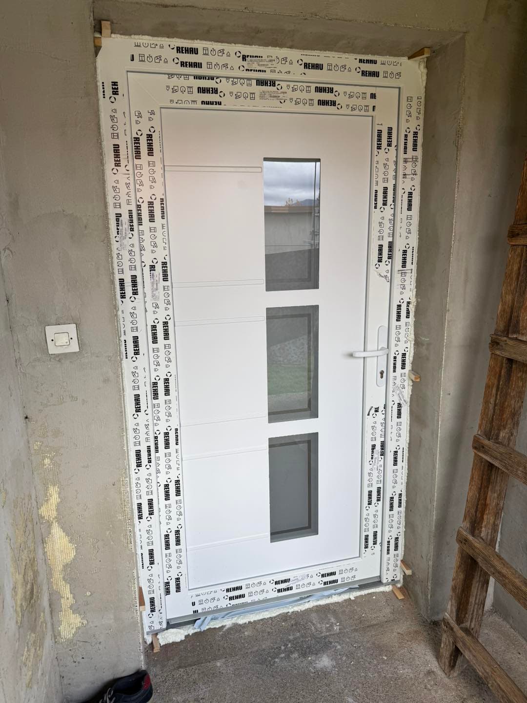 PVC Rehau — antracit profili